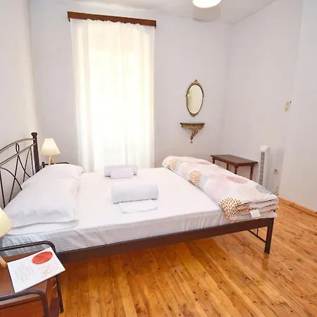Apartament Traditional House With Ivy Garden