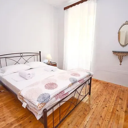 Traditional House With Ivy Garden