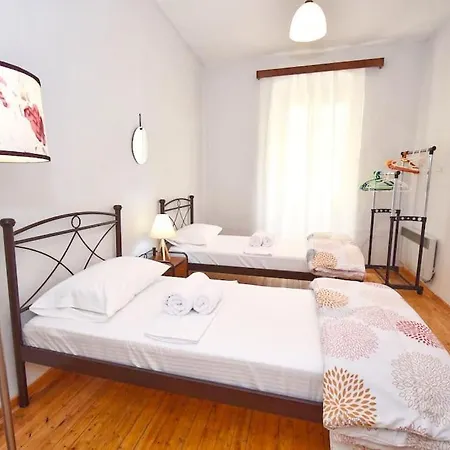 Apartament Traditional House With Ivy Garden