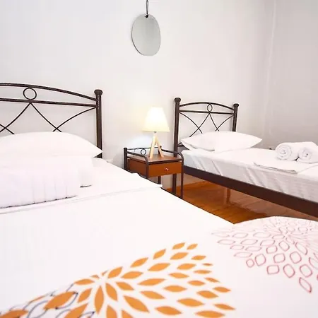 Traditional House With Ivy Garden *