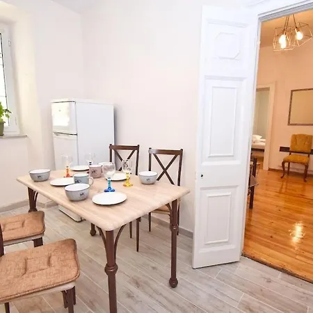 Appartement Traditional House With Ivy Garden *