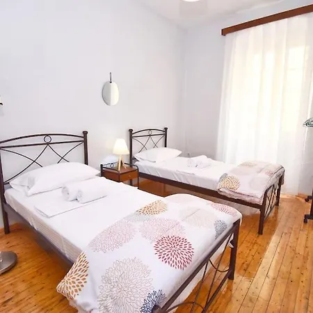 Traditional House With Ivy Garden * Corfu (city)