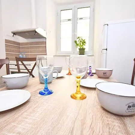 Traditional House With Ivy Garden *