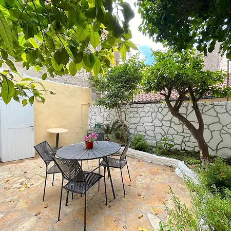 Appartement Traditional House With Ivy Garden