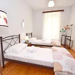 아파트 Traditional House With Ivy Garden