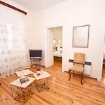 아파트 Traditional House With Ivy Garden *