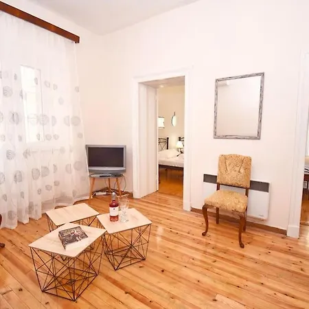Apartament Traditional House With Ivy Garden *